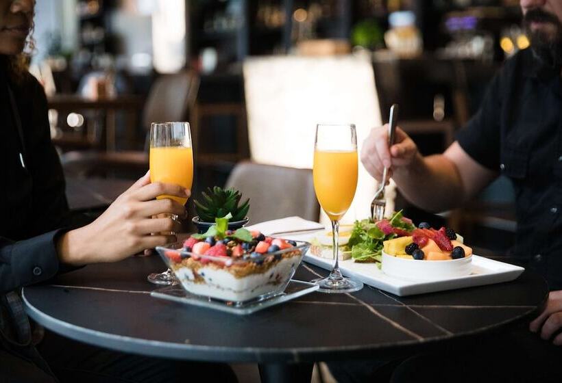 בית מלון כפרי The Royal Sonesta Chicago River North