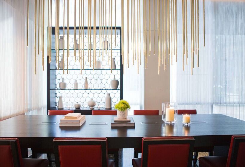 בית מלון כפרי The Royal Sonesta Chicago River North