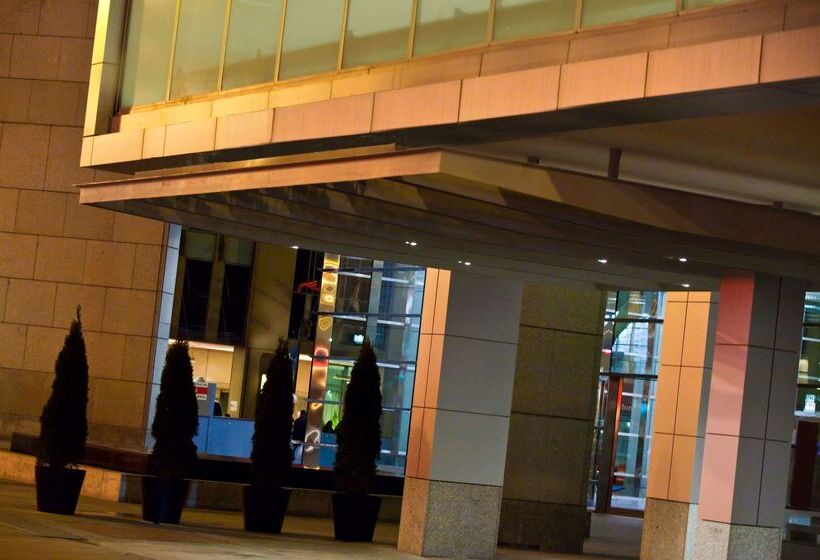 בית מלון כפרי The Royal Sonesta Chicago River North