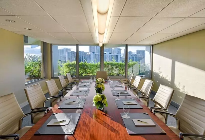 Ka Laʻi Waikiki Beach, Lxr Hotels & Resorts