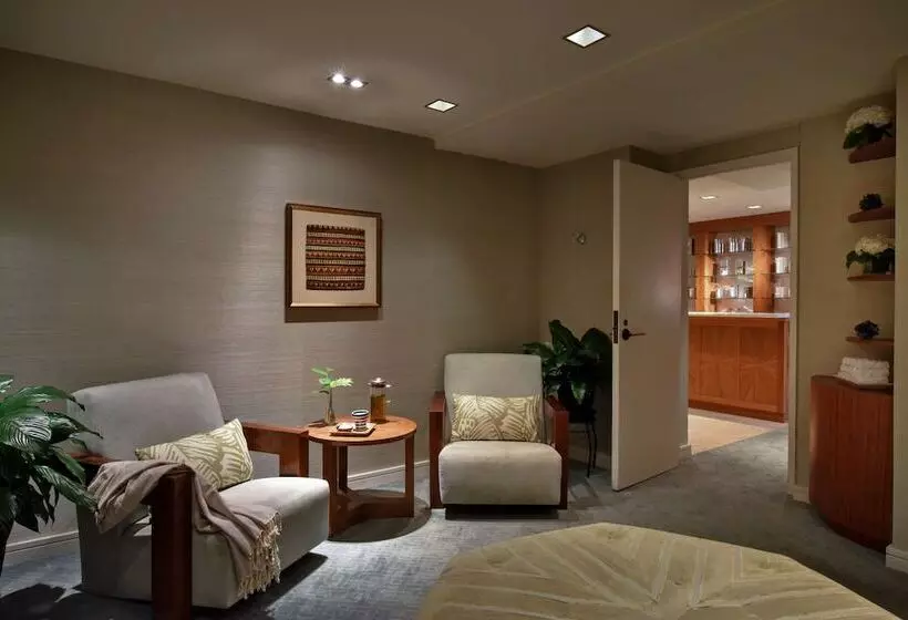 Ka Laʻi Waikiki Beach, Lxr Hotels & Resorts