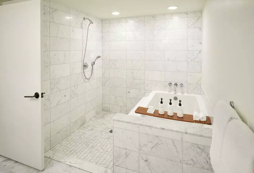 Ka Laʻi Waikiki Beach, Lxr Hotels & Resorts