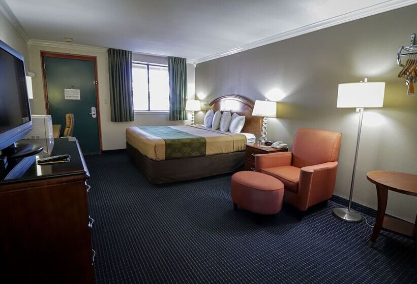 فندق University Inn & Suites