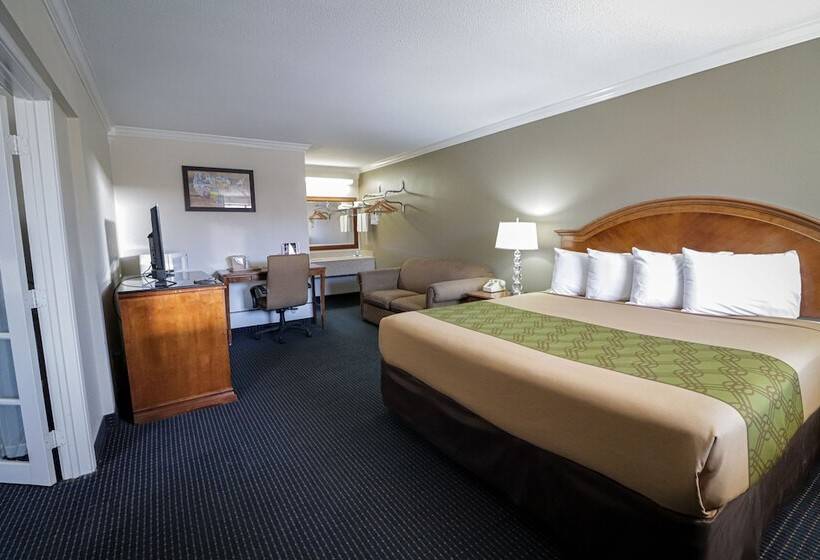 فندق University Inn & Suites