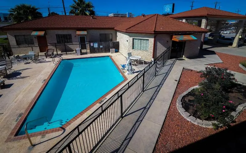 ホテル University Inn & Suites