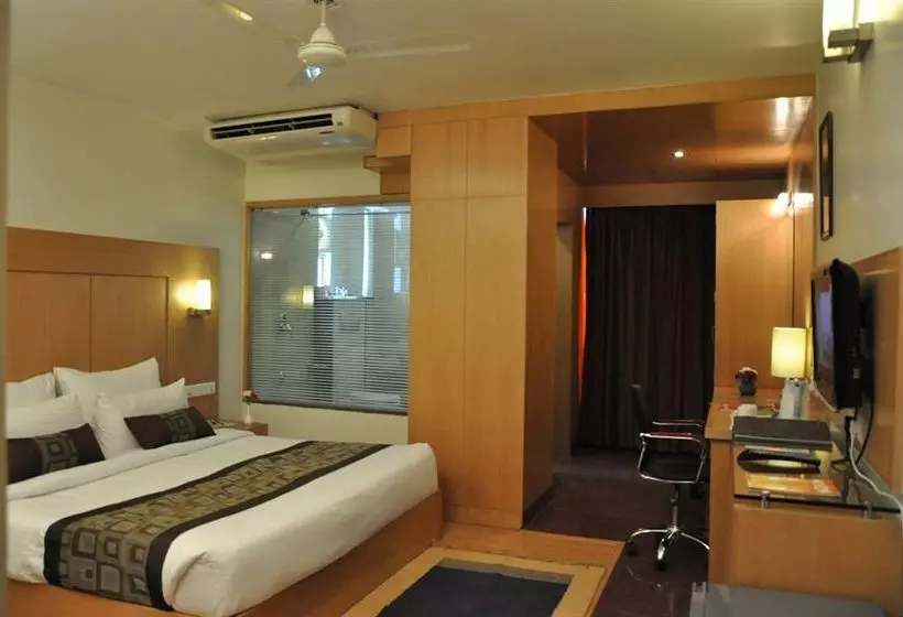 هتل The Royal Cm A Luxury Boutique