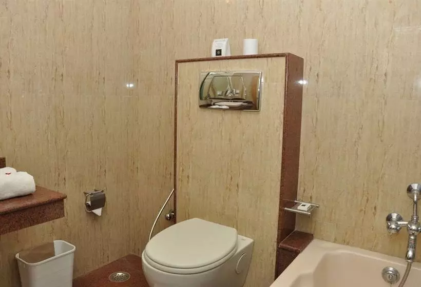 هتل The Royal Cm A Luxury Boutique