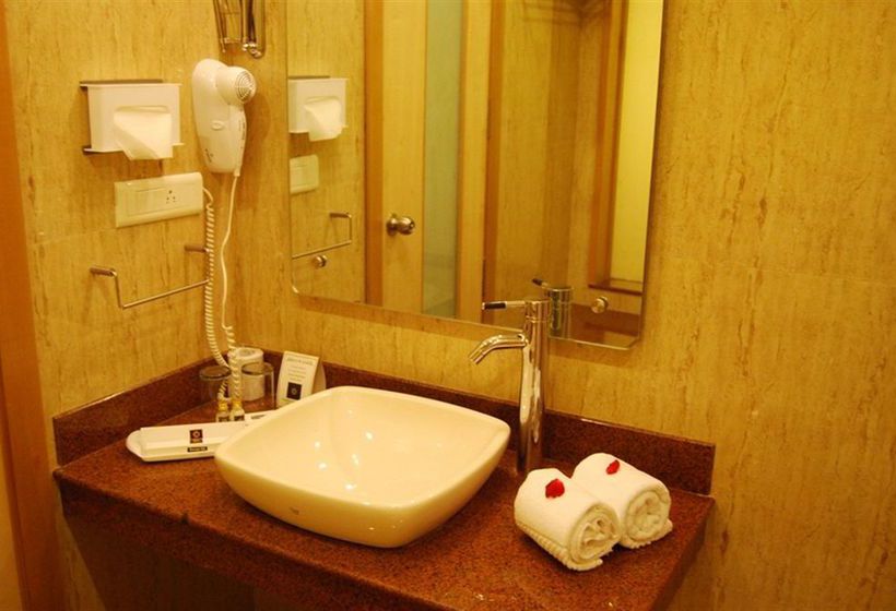 בית מלון כפרי The Royal Cm  A Luxury Boutique