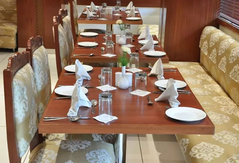 هتل The Royal Cm A Luxury Boutique