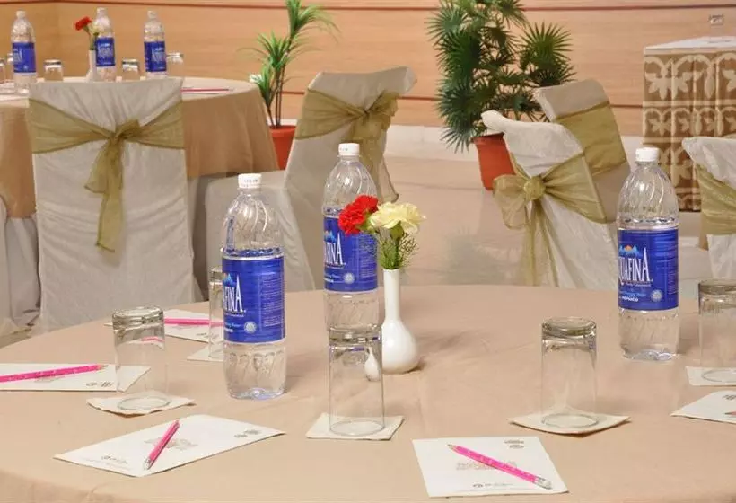 هتل The Royal Cm A Luxury Boutique