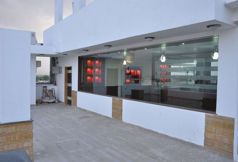 בית מלון כפרי The Royal Cm  A Luxury Boutique