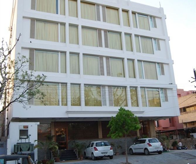 בית מלון כפרי The Royal Cm  A Luxury Boutique