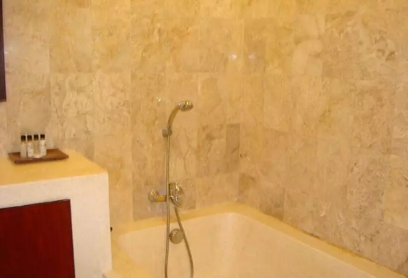 호텔 Anini Raka Resort & Spa