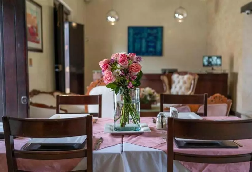 هتل Casa De Las Flores