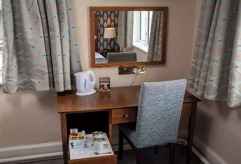 Commodore Hotel By Greene King Inns