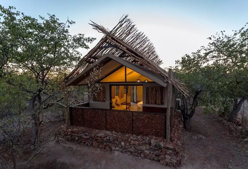 هتل Etosha Village