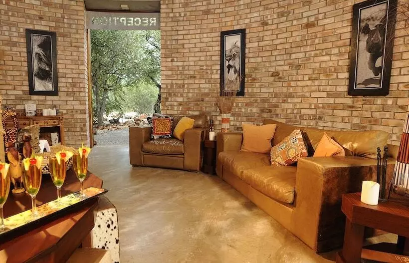 هتل Etosha Village