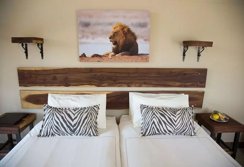 هتل Etosha Village