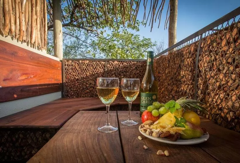 هتل Etosha Village