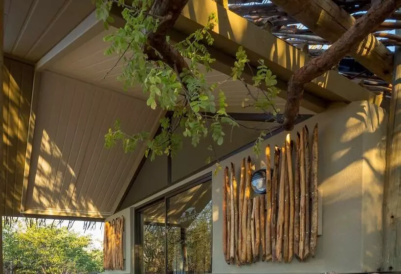 هتل Etosha Village