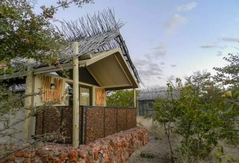 هتل Etosha Village