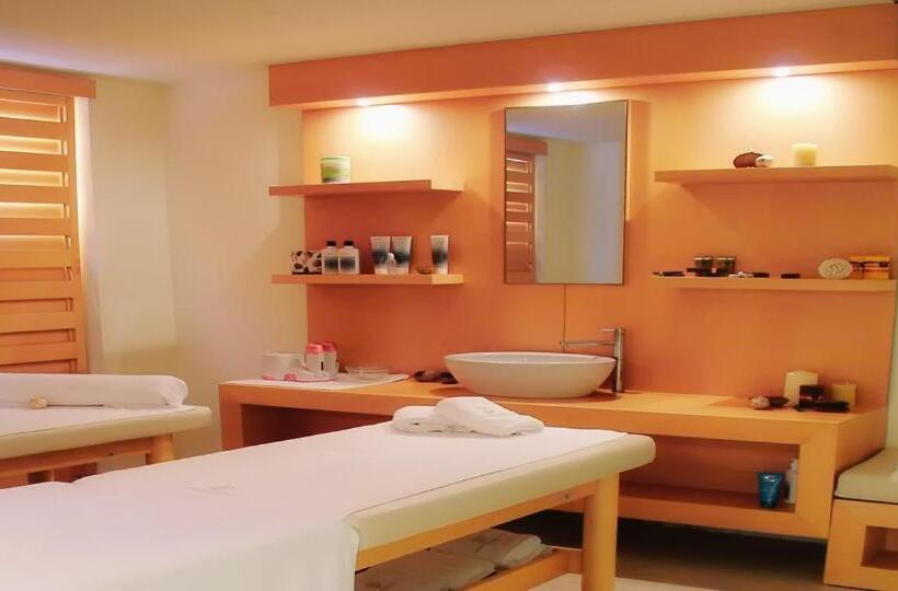 בית מלון כפרי Ionian Emerald Resort