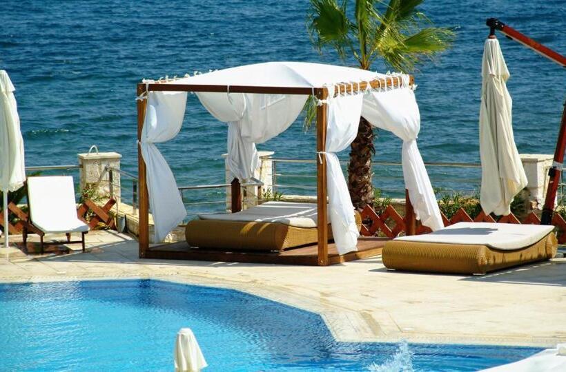 בית מלון כפרי Ionian Emerald Resort