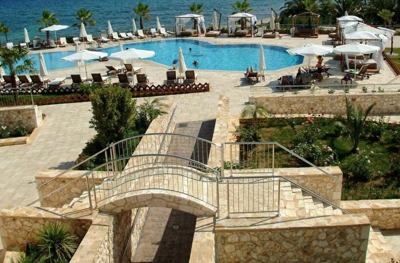 בית מלון כפרי Ionian Emerald Resort