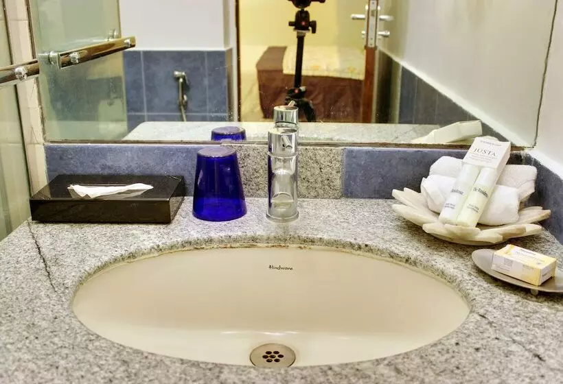 Upar Hotels Indiranagar