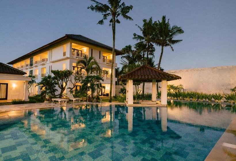 ホテル Legong Keraton Beach