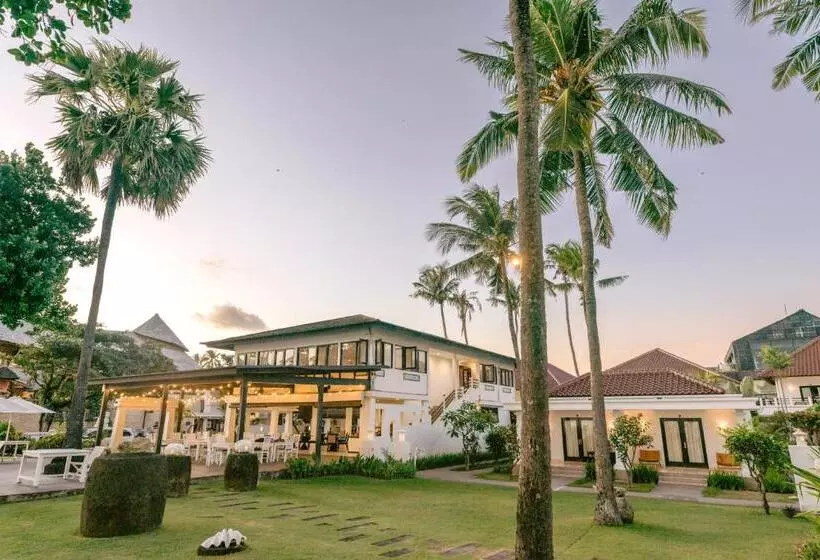 בית מלון כפרי Legong Keraton Beach