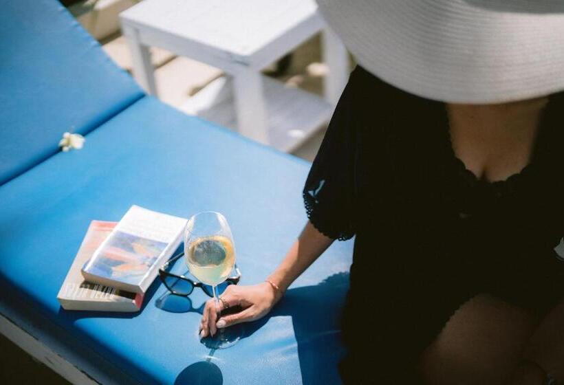 ホテル Legong Keraton Beach