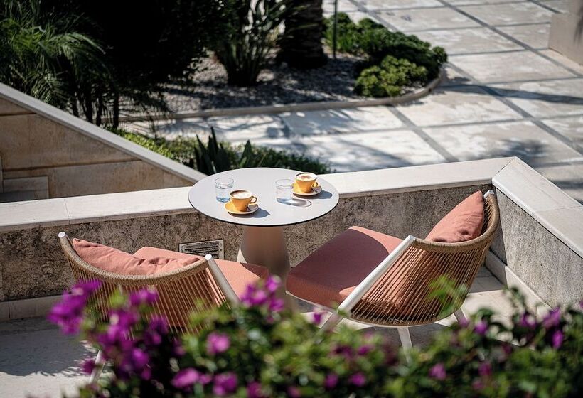 هتل Minoa Palace Resort