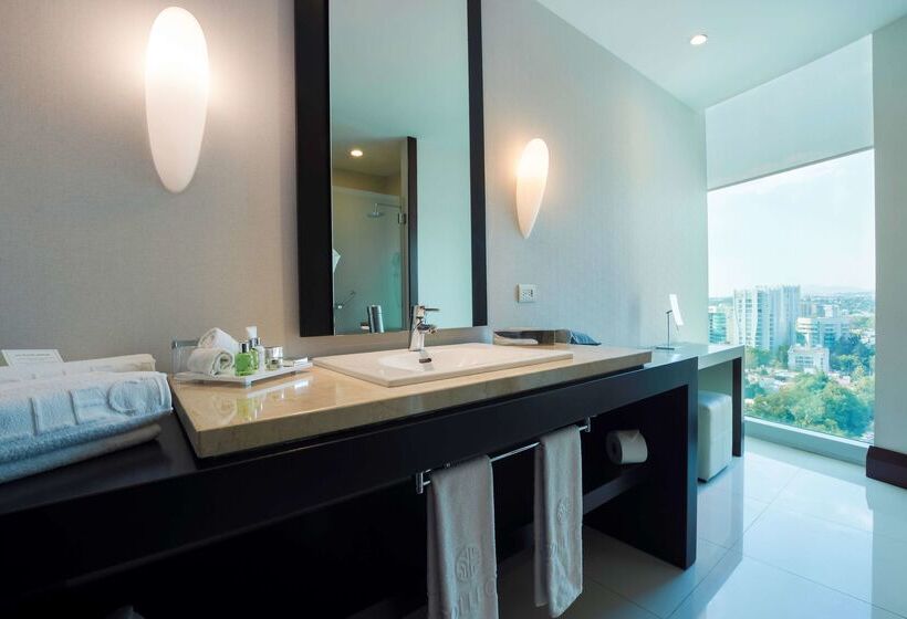 Hotel NH Collection Guadalajara Providencia