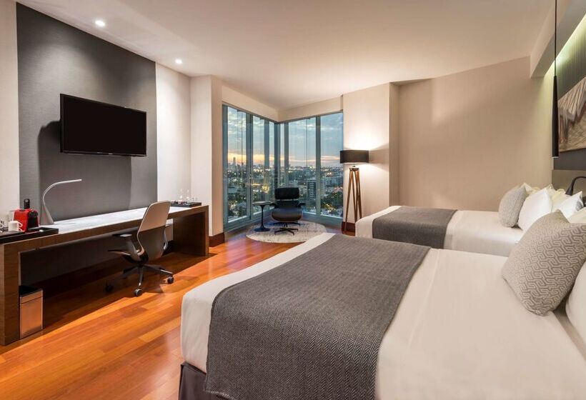 Hotel NH Collection Guadalajara Providencia