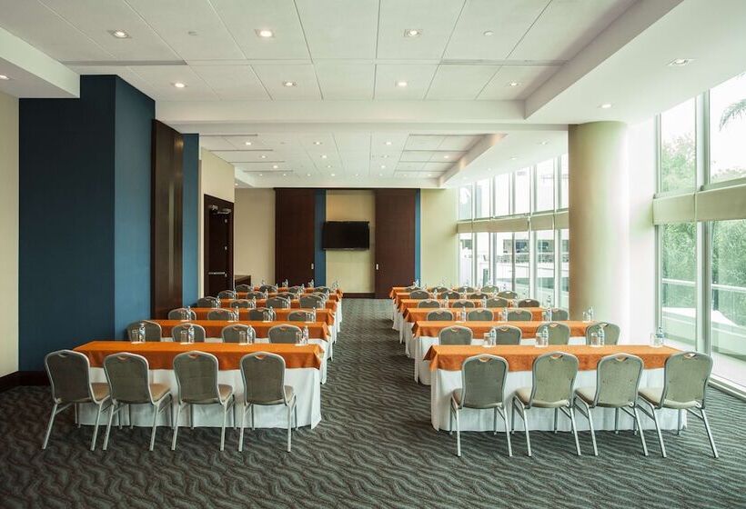 Hotel NH Collection Guadalajara Providencia