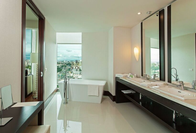 Hotel NH Collection Guadalajara Providencia