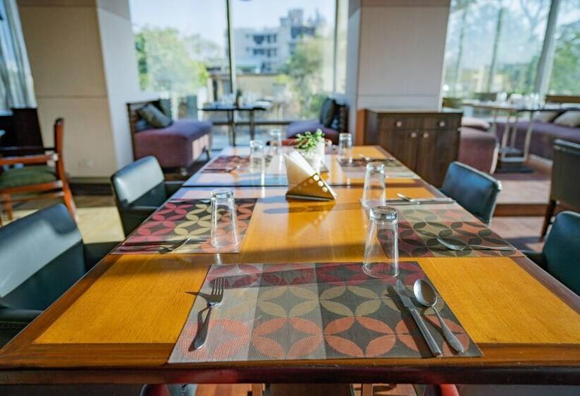 בית מלון כפרי Royal Orchid Central Jaipur, Bani Park