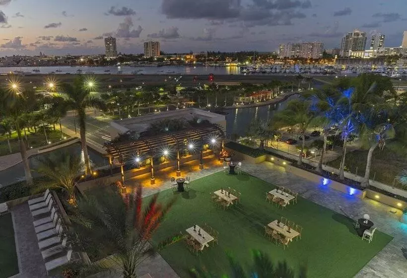 בית מלון כפרי Sheraton Puerto Rico Resort & Casino