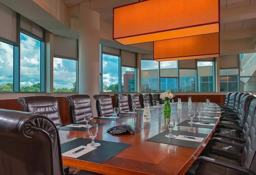 בית מלון כפרי Sheraton Puerto Rico Resort & Casino