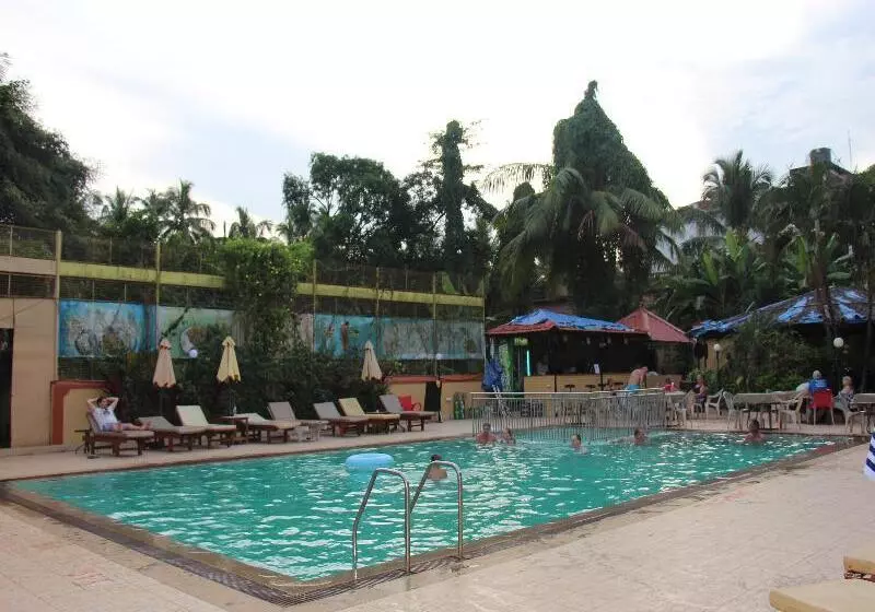 ホテル Somy Plaza Calangute Goa   Formerly Somy Resort