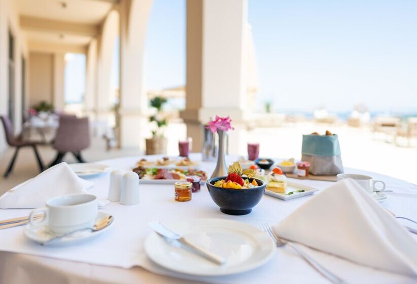 Kresten Royal Euphoria Resort