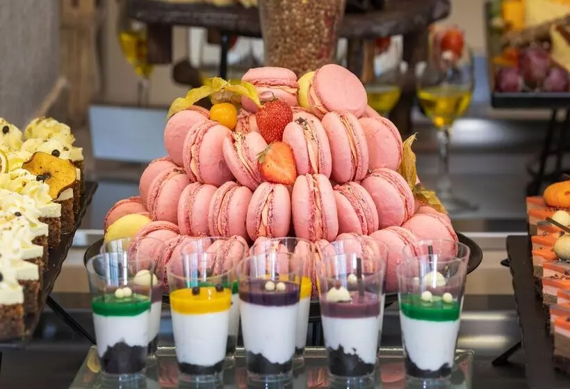 Kresten Royal Euphoria Resort