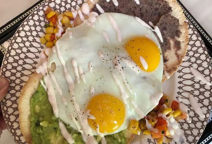 Aamiaismajoitus (B&B) Pangea House