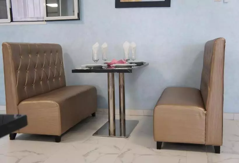 هتل Valencia Hôtel & Appartements