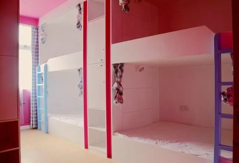 Shangrila Free Life Youth Hostel