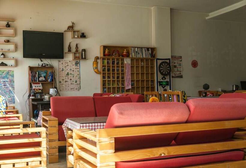 Shangrila Free Life Youth Hostel