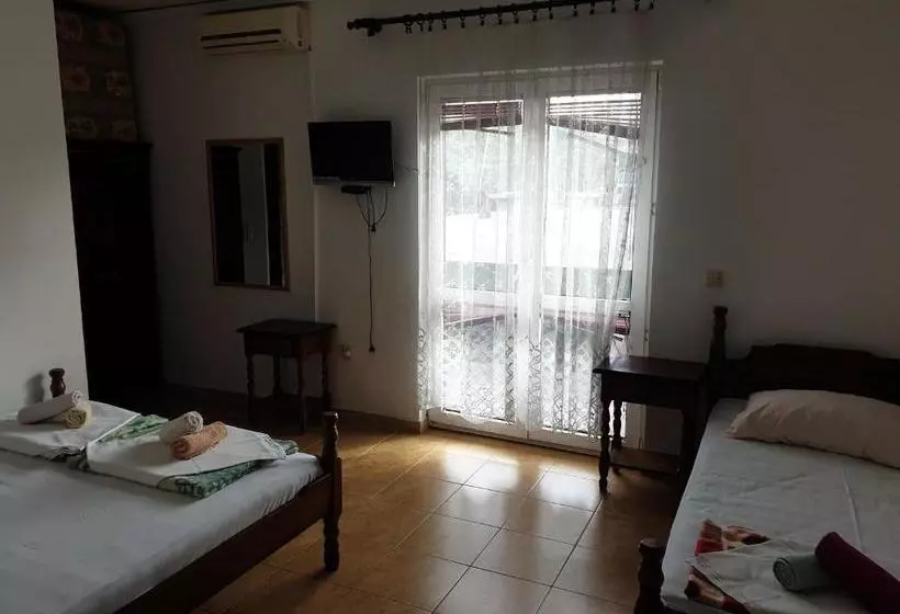 تختخواب و صبحانه Apartments Regina