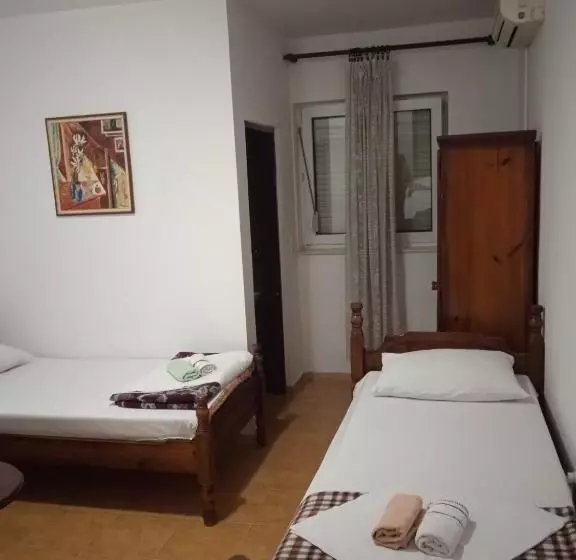 تختخواب و صبحانه Apartments Regina