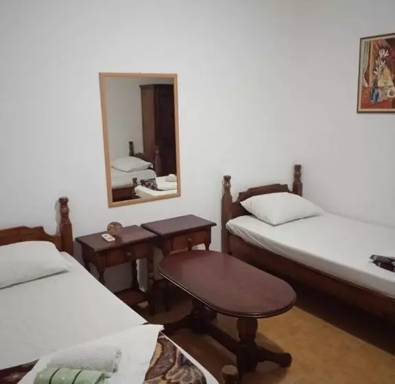 تختخواب و صبحانه Apartments Regina